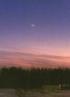 Мой снимок Венеры и Юпитера вечером 23 
февраля 1999г.